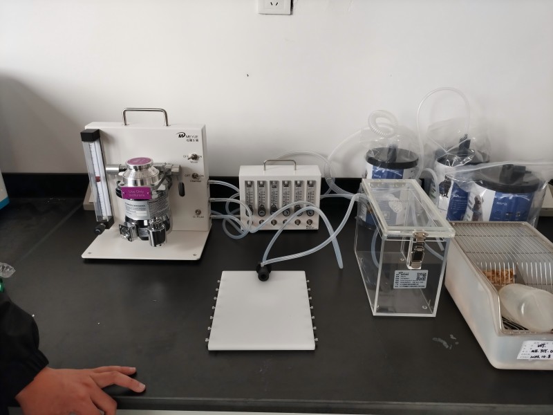 中南湘雅医学院-桌面式小动物麻醉机(扩展六通道)安装完成